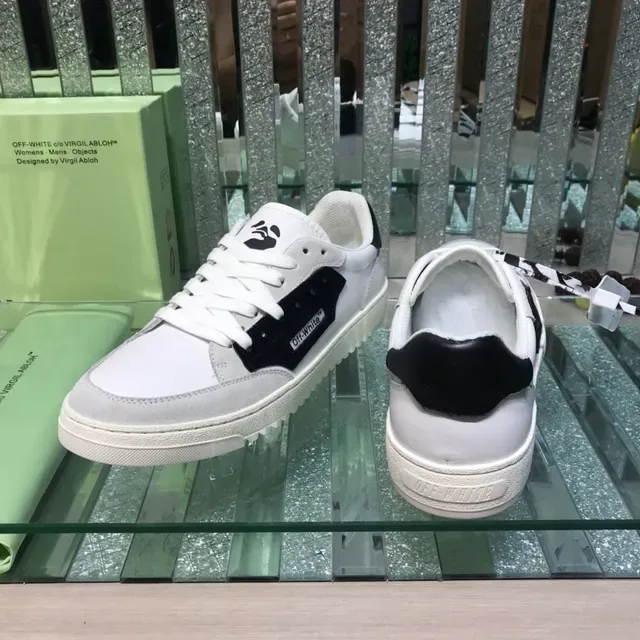 Off-White Gray Low-Top Suede-and-Leather Panelled Lifestyle Sneakers 3