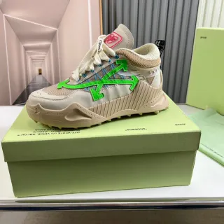 Off-White Runner حذاء رياضي بيج أخضر نقشة سهم oversized، قاعدة متوسطة منحوتة، حذاء سميك
