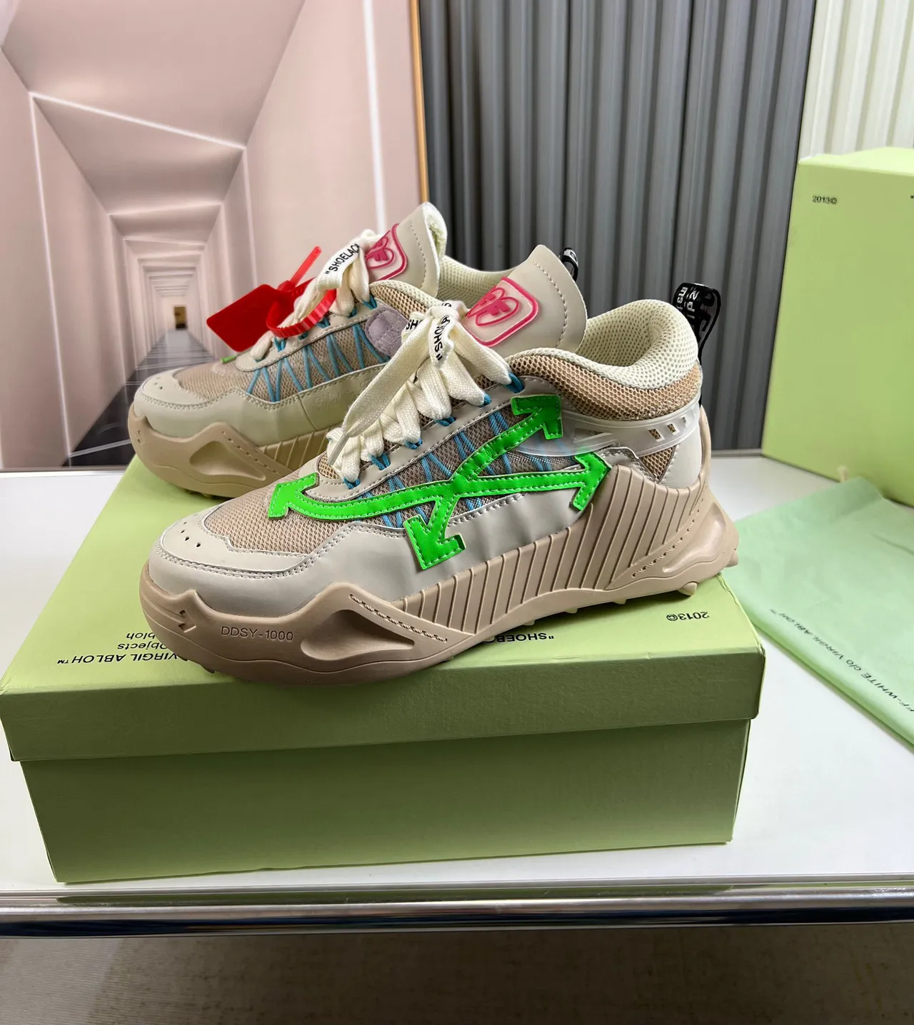 Off-White Runner Chaussures chunky Beige Green motif de flèche oversized, semelle intermédiaire sculptée avec rayures 8