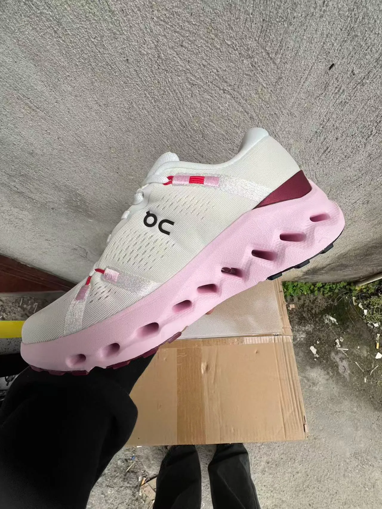 On Cloudmonster branco rosa bordo tênis de corrida 5