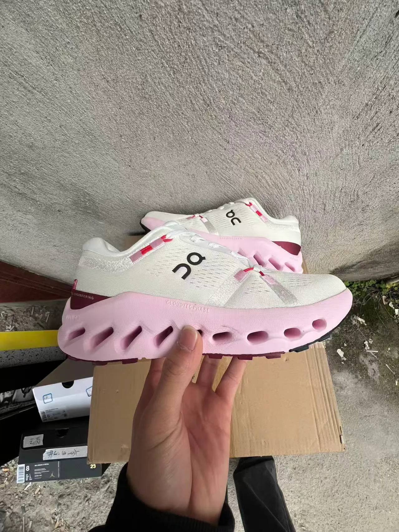 On Cloudmonster branco rosa bordo tênis de corrida 7