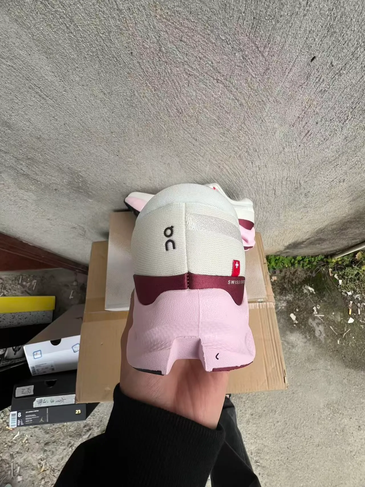 On Cloudmonster branco rosa bordo tênis de corrida 8