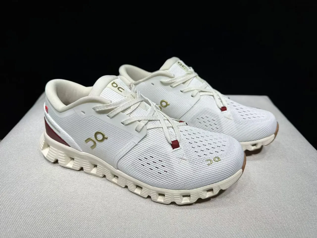 On White Red Engineered Knit Upper Segmented CloudTec Midsole Lifestyle Sneakers 7