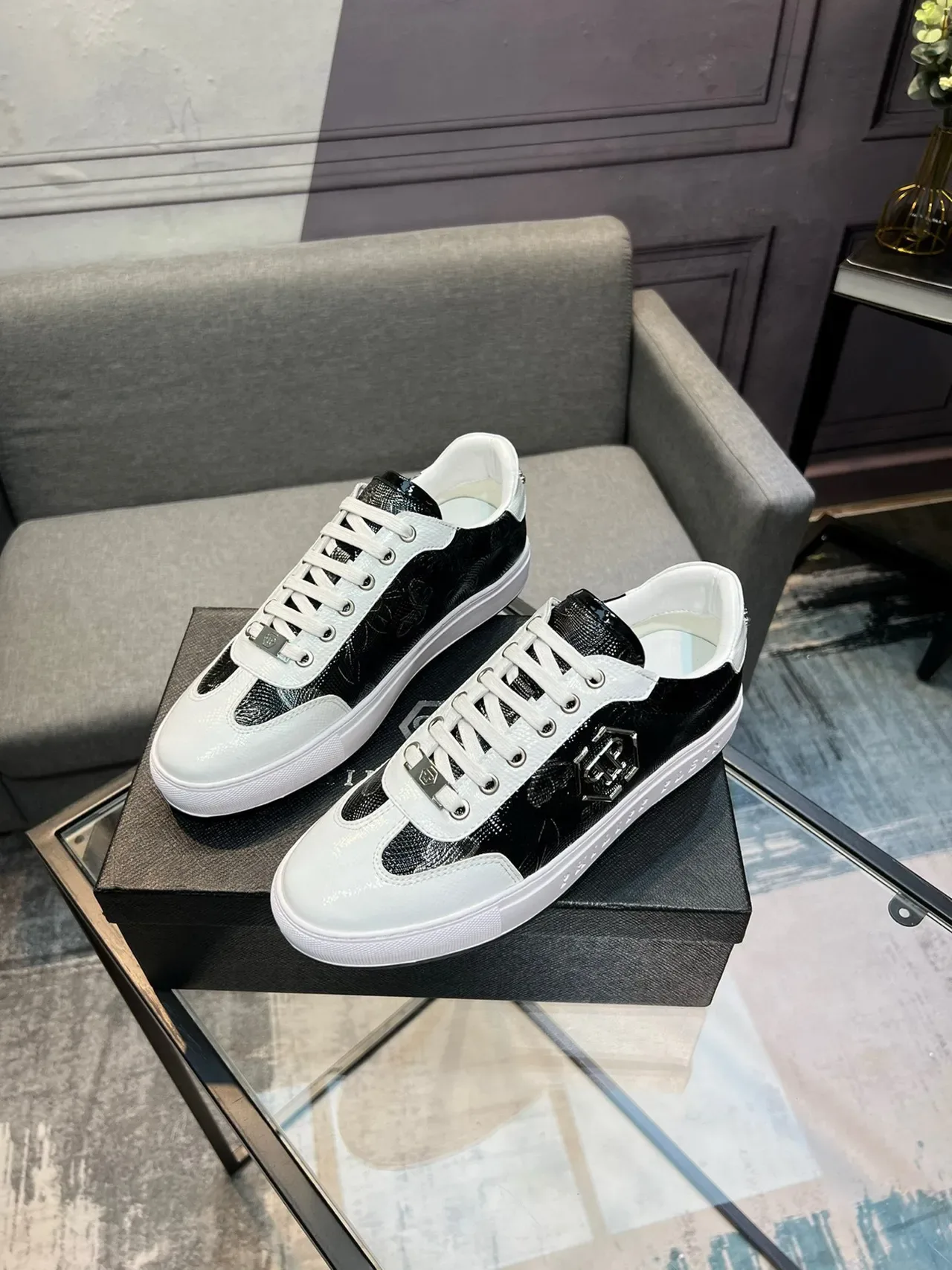 Philipp Plein Sneaker Lifestyle Low-Top en cuir de serpent floral noir et blanc 3