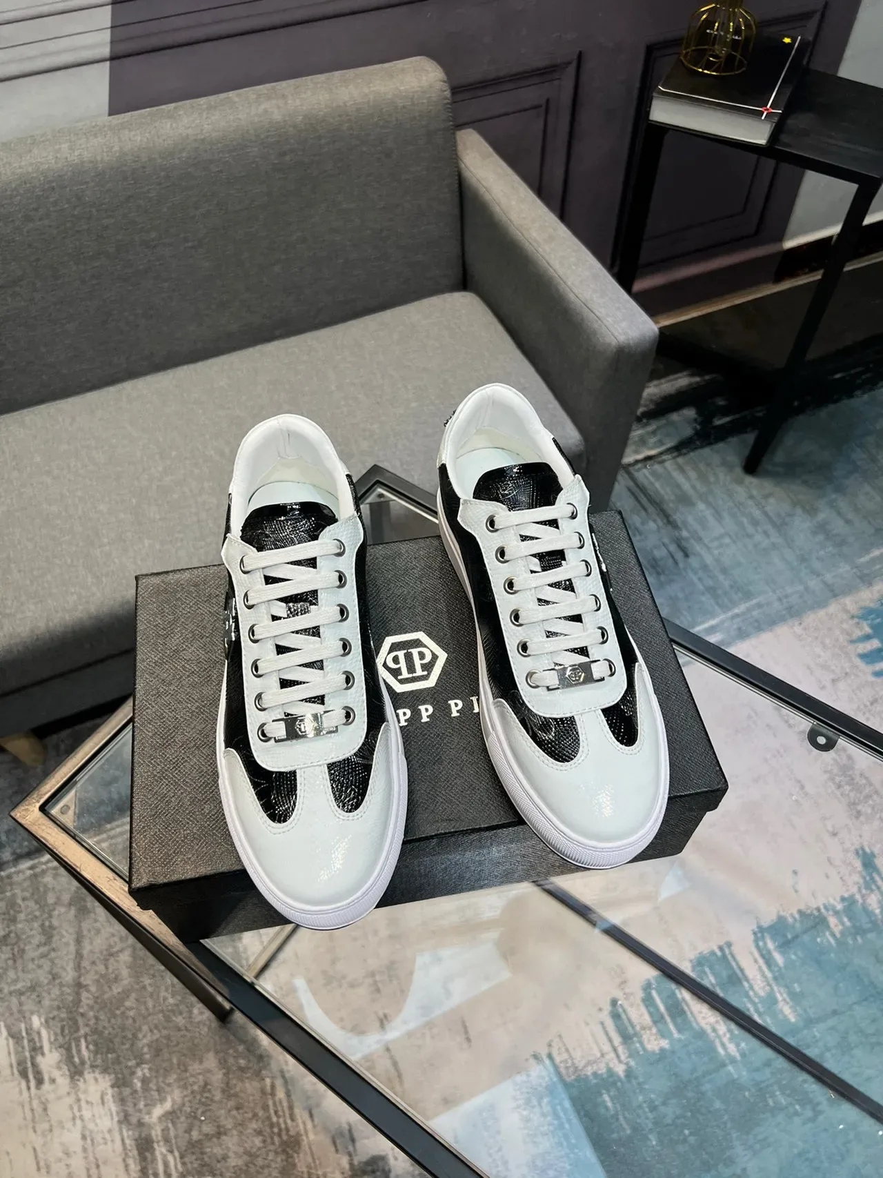 Philipp Plein Sneaker Lifestyle Low-Top en cuir de serpent floral noir et blanc 5