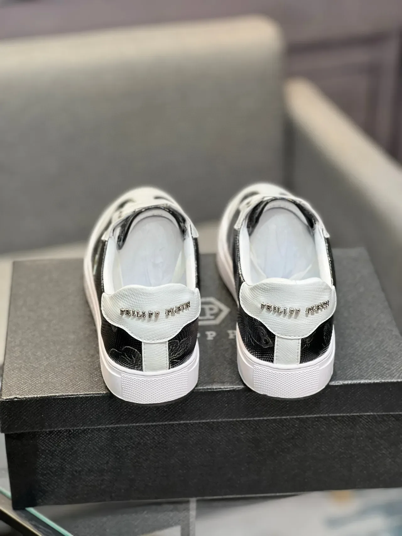 Philipp Plein Sneaker Lifestyle Low-Top en cuir de serpent floral noir et blanc 8