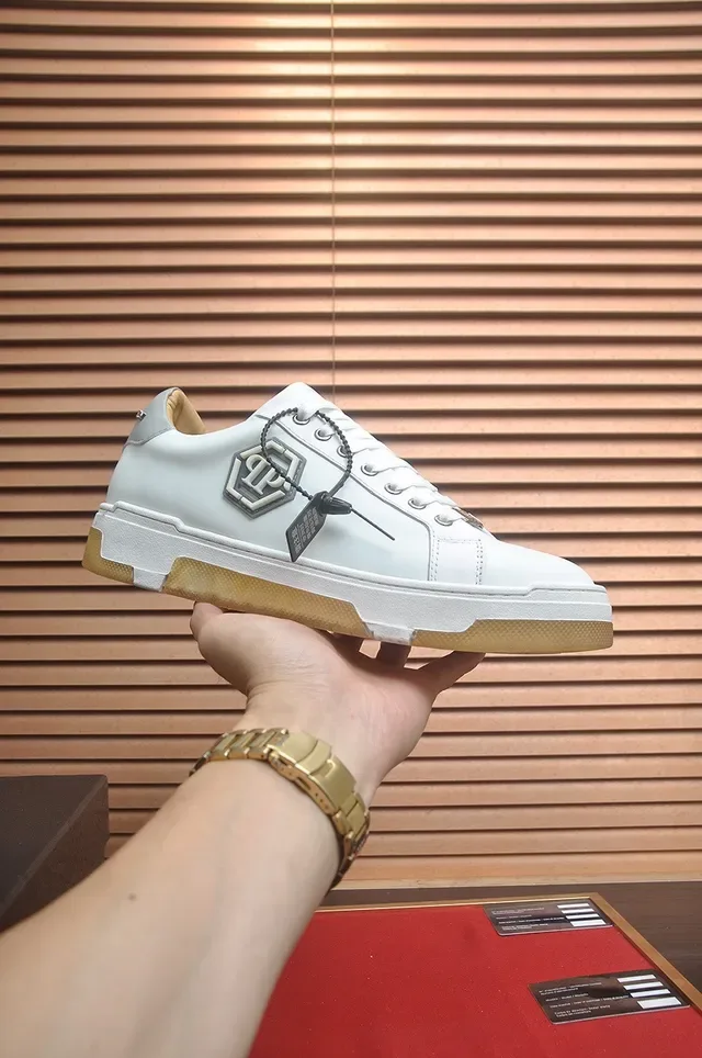 Philipp Plein Blanc Beige Cuir Supérieur Hexagonal Métallique PP Logo Lifestyle Sneakers 2