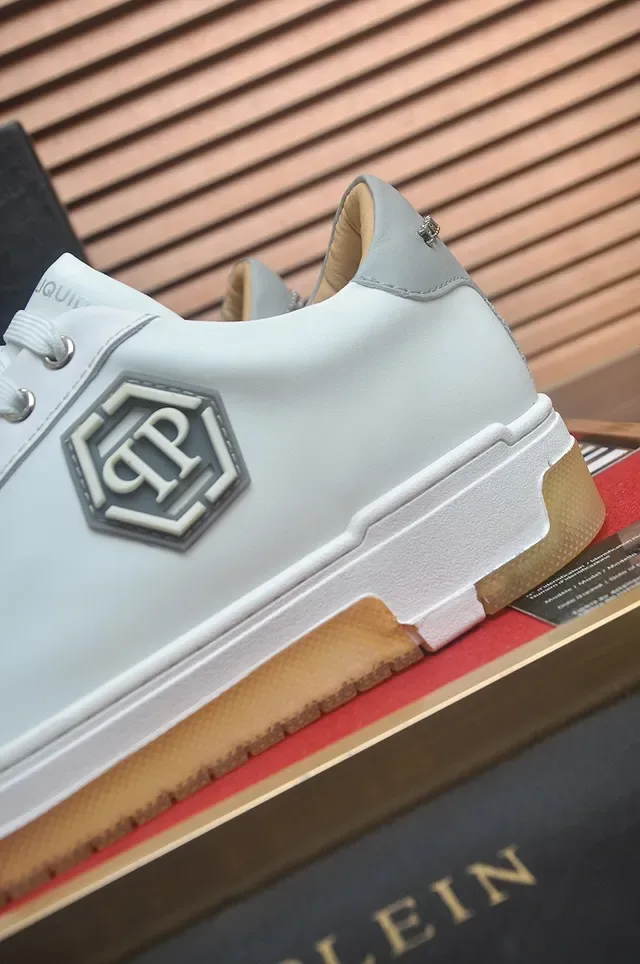 Philipp Plein Blanc Beige Cuir Supérieur Hexagonal Métallique PP Logo Lifestyle Sneakers 9