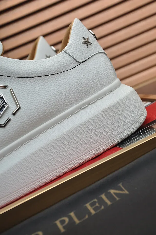 Philipp Plein Tênis Lifestyle Branco Bege de Couro Texturizado com Placa de Logo Metálico Hexagonal 2