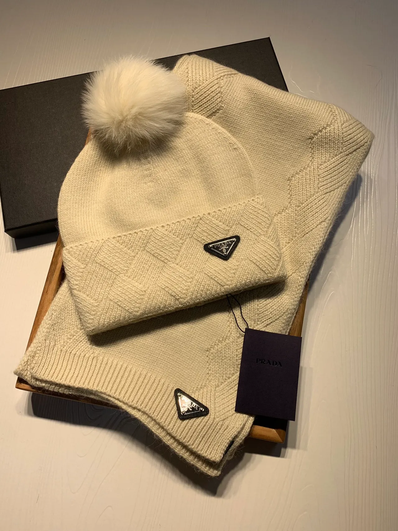 Prada Beige avec détail de tricot côtelé et câble torsadé Cashmere écharpe 3