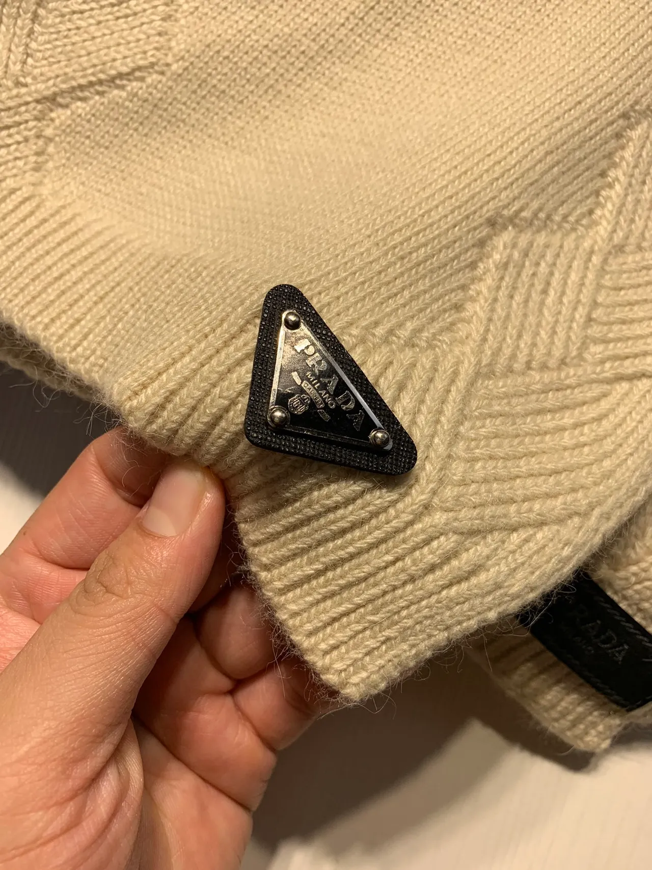 Prada Beige avec détail de tricot côtelé et câble torsadé Cashmere écharpe 5