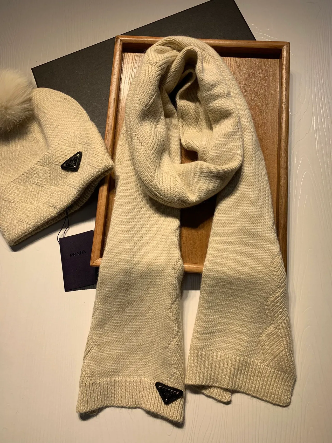 Prada Beige avec détail de tricot côtelé et câble torsadé Cashmere écharpe 7
