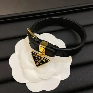 برادا سوار أسود وذهبي جلد منسوج مع إبزيم ومثقوب