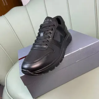 Prada أحذية رياضية جلد أسود ونسيج أسلوب حياة