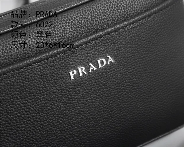 Prada काला दानेदार चमड़ा आयताकार संरचित क्रॉसबॉडी बैग 5