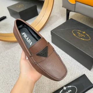Prada بني أسود جلد مقرمش Moc-Toe Stitching Loafer