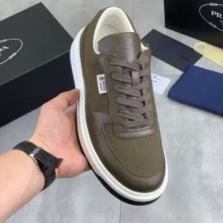 Prada Cloudbust Army Green White Olive চামড়া এবং টেক্সটাইল উপর প্ল্যাটফর্ম সোল লাইফস্টাইল স্নিকার