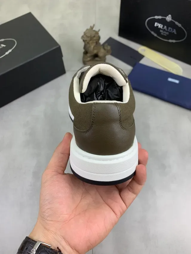 Prada Cloudbust Army Green White Olive جلد ونسيج علوى منصة سول حذاء لايف ستايل 4