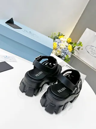 برادا كلاودباست صندل جلاديتر كيونكي أسود 4