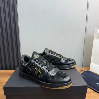Prada Cloudbust Sneakers lifestyle negros con cristales incrustados