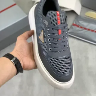 Prada Cloudbust Gris et Rouge Maille et Synthétique Tige Semelle Plateforme Sneakers Lifestyle
