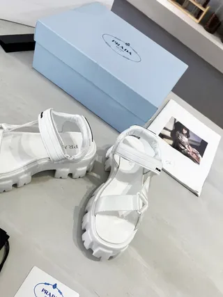 Prada Cloudbust أبيض سميك منصة ساندل جلادياتور 6