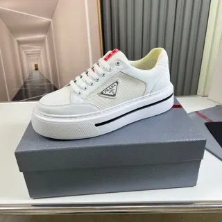 Prada Cloudbust Zapatillas lifestyle de plataforma de malla y cuero blancas