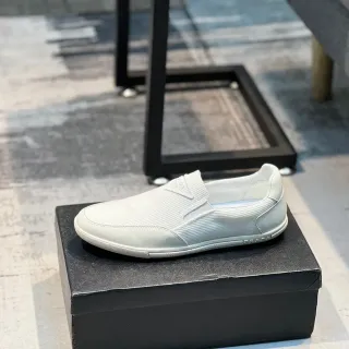 Prada Cloudbust Mocassin Blanc Slip-On en Tricot Côtelé