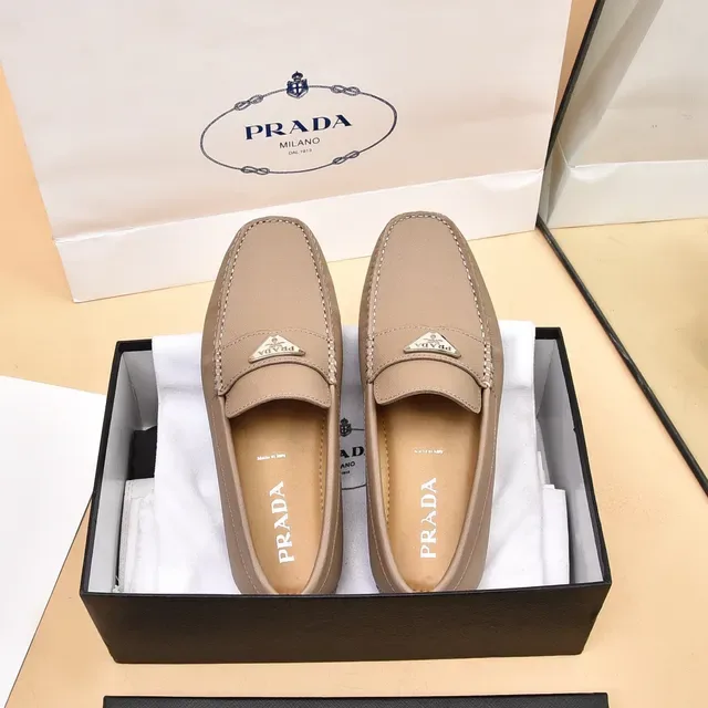 Mocassins Prada Beige Couture Moccasin Plaque Logo Métal 2