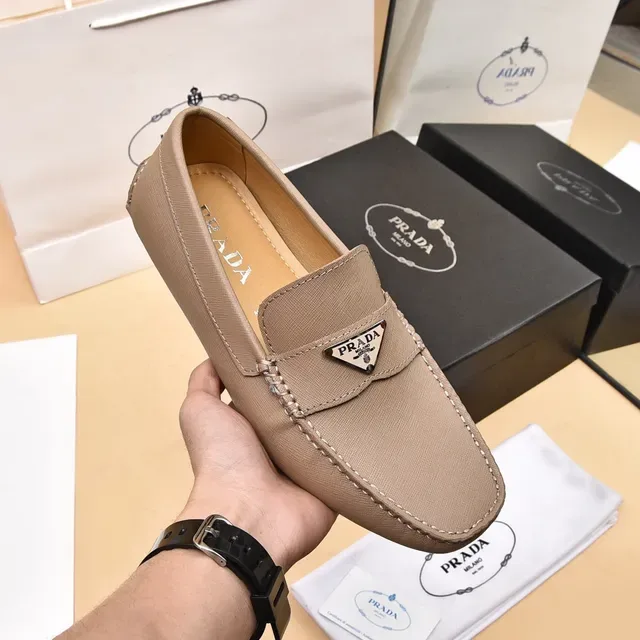 Mocassins Prada Beige Couture Moccasin Plaque Logo Métal 7