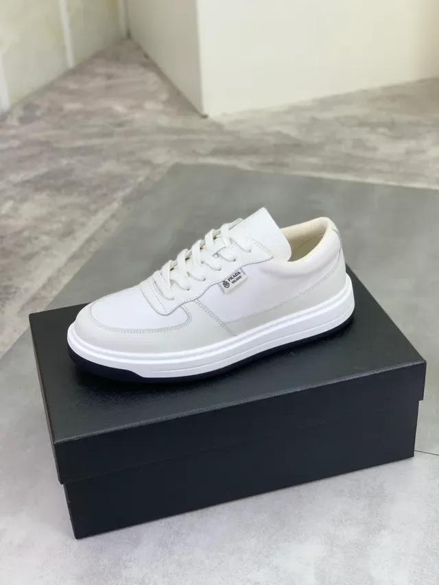 Prada sneakers lifestyle blanc et noir low top semelle plateforme 4