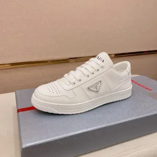 Prada Sneakers Lifestyle Blanc Argent Cuir Embout Perforé