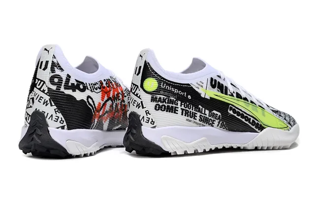 Puma Future Z Chaussures de football Turf blanc et noir avec upper Newspaper-Print Néon Lime Green accent Formstrip 5