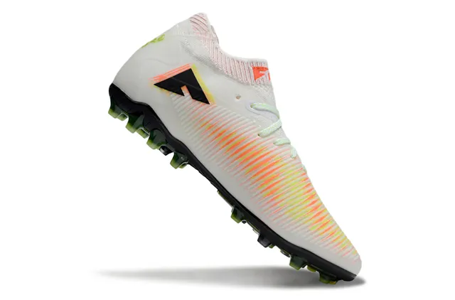 Puma Future Z Blanc Multicolore Chaussures de Football à Tige Tricotée Ajustée Superposition de Rayure Dégradée Terrain Ferme 3