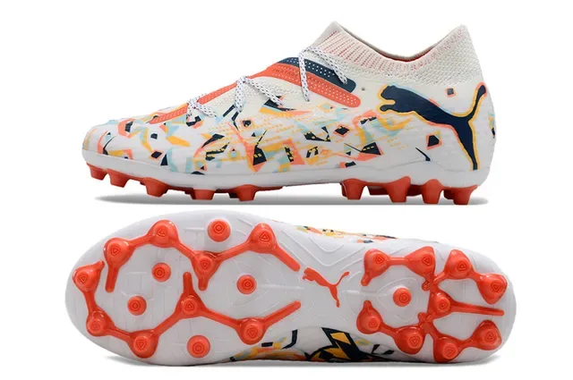 Puma Chuteira com upper de knit branco multicolor, cadarços assimétricos para gramado firme 5