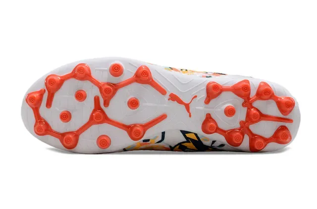 Puma Chuteira com upper de knit branco multicolor, cadarços assimétricos para gramado firme 6