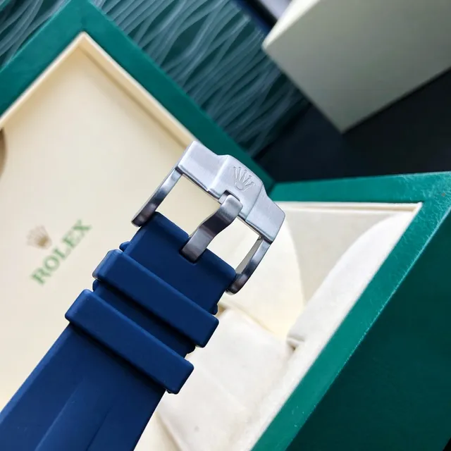Rolex Deepsea Sea-Dweller Green-Black Gradient Dial Blue Rubber Strap Mechanical Watch 4