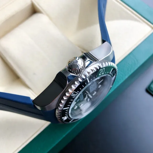 Rolex Deepsea Sea-Dweller Green-Black Gradient Dial Blue Rubber Strap Mechanical Watch 12