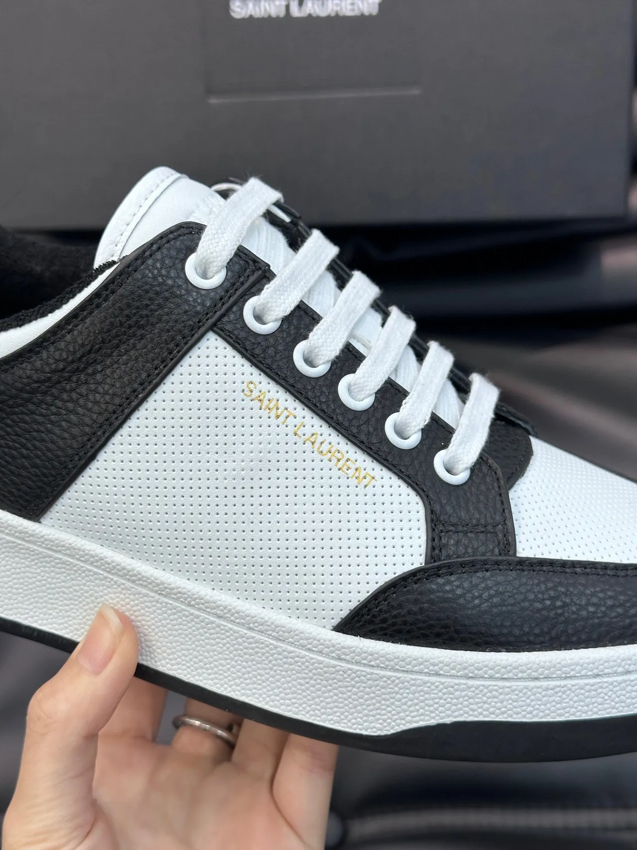 Saint Laurent Noir Blanc Deux Tons Panneau de Maille Perforé Sneakers Lifestyle 5