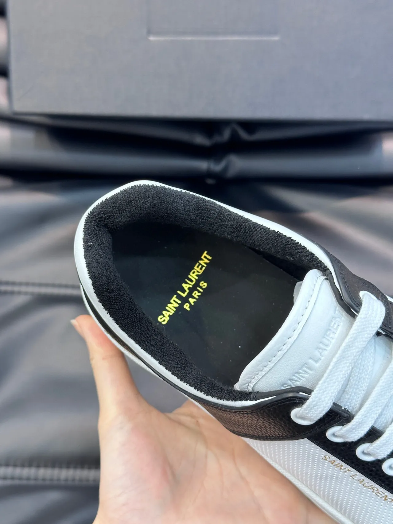 Saint Laurent Noir Blanc Deux Tons Panneau de Maille Perforé Sneakers Lifestyle 6