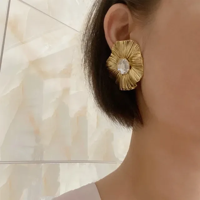 Boucles d'oreilles Saint Laurent dorées à pétales floraux radiants 2