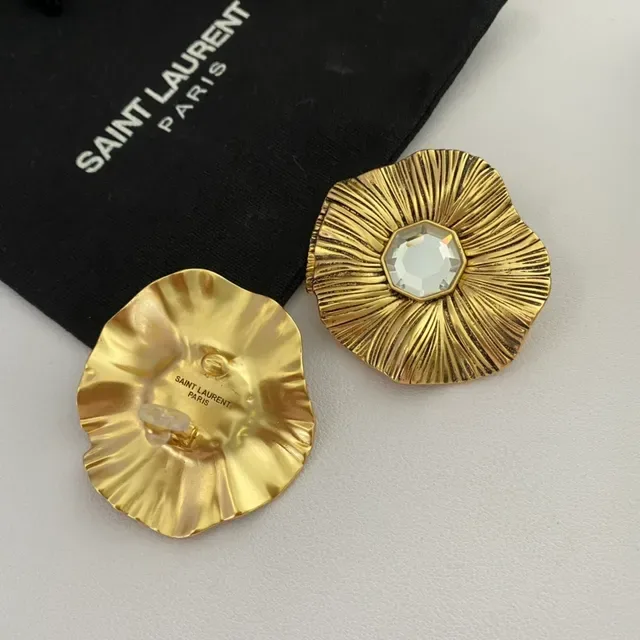 Boucles d'oreilles Saint Laurent dorées à pétales floraux radiants 4