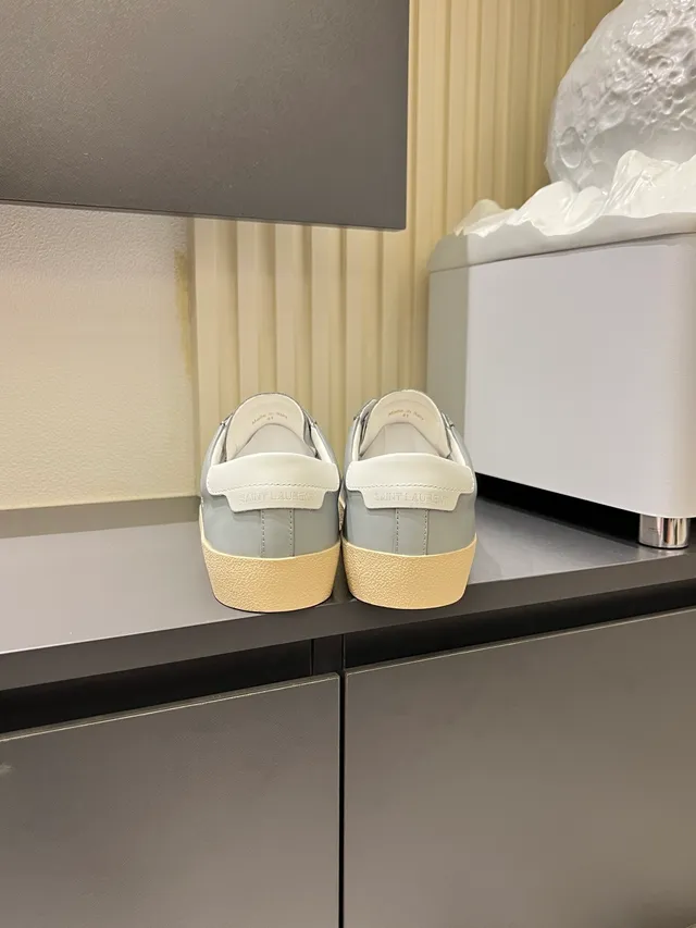 Saint Laurent sneakers lifestyle gris blanc à bout bas en cuir 2