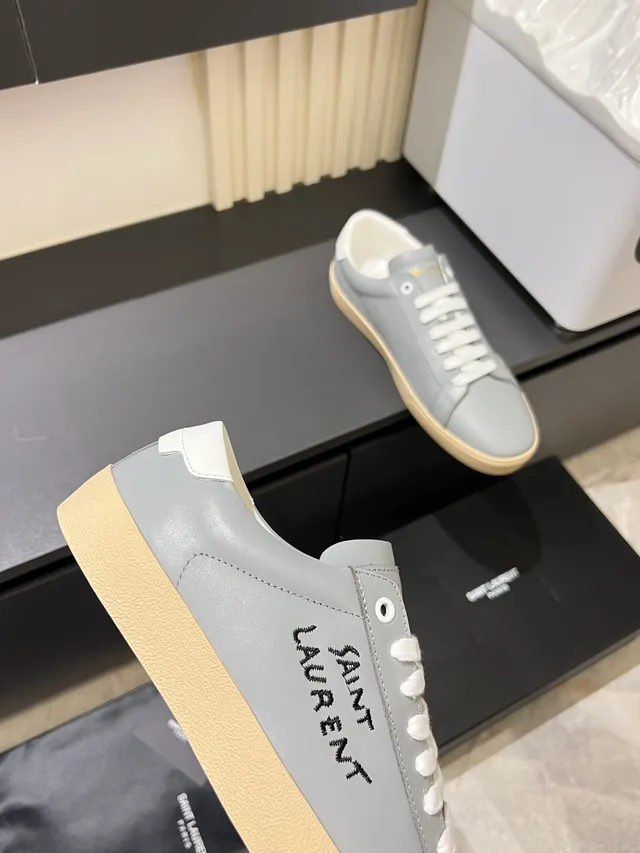 Saint Laurent sneakers lifestyle gris blanc à bout bas en cuir 3