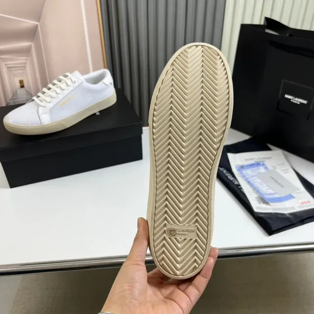 Saint Laurent Loulou Cuir Perforé Blanc Beige Sneaker Lifestyle 2