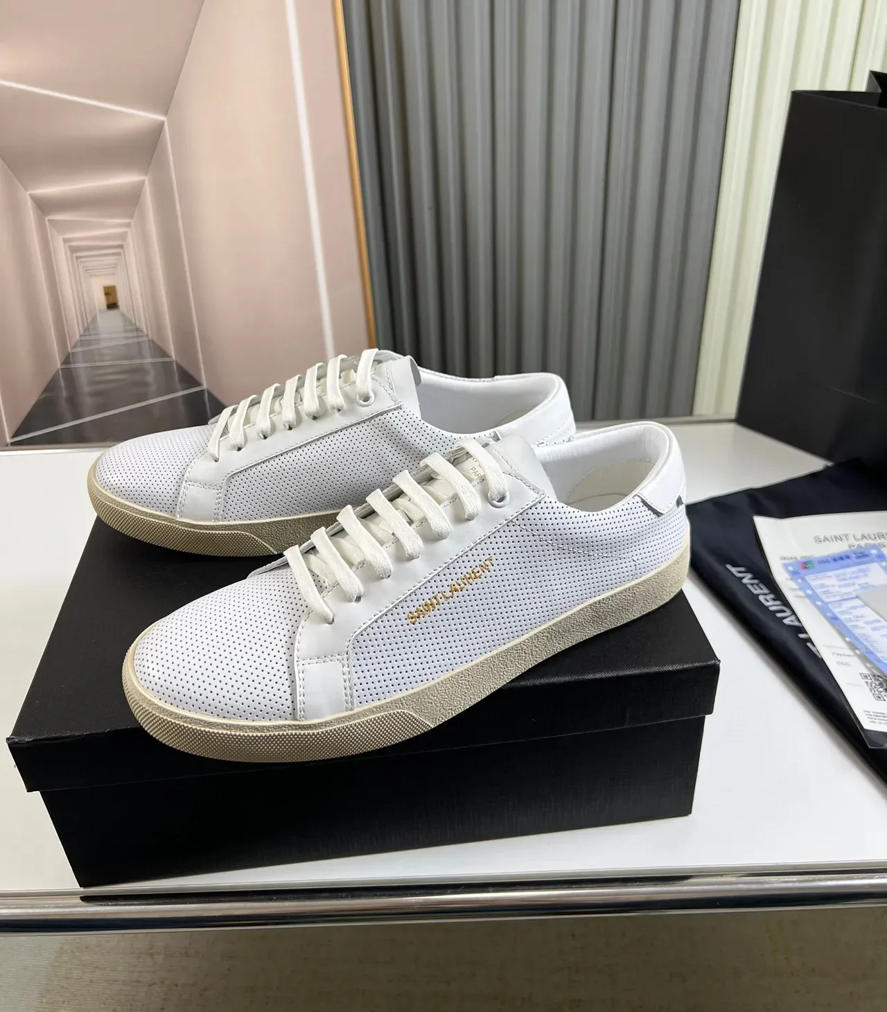 Saint Laurent Loulou Cuir Perforé Blanc Beige Sneaker Lifestyle 7