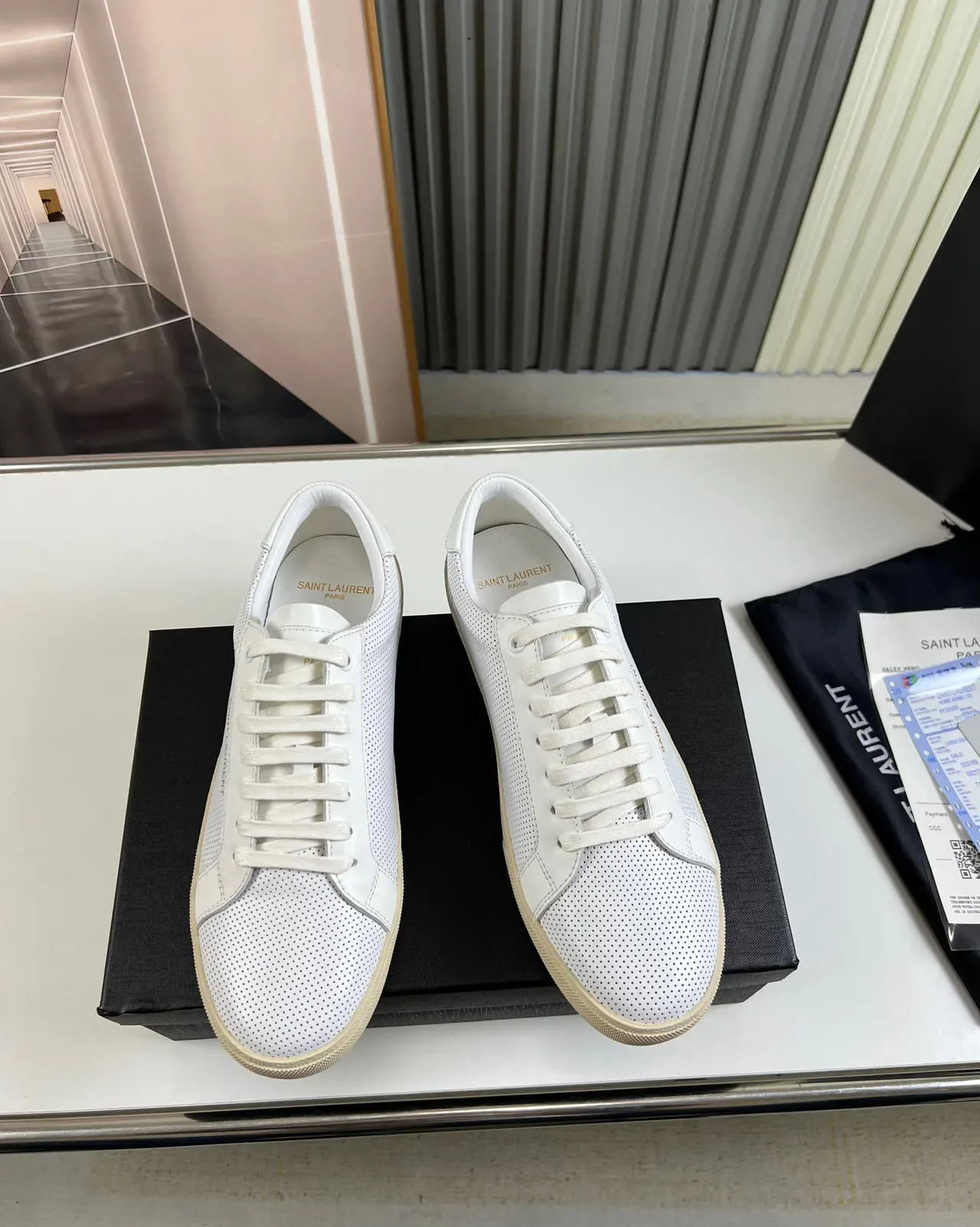 Saint Laurent Loulou Cuir Perforé Blanc Beige Sneaker Lifestyle 8