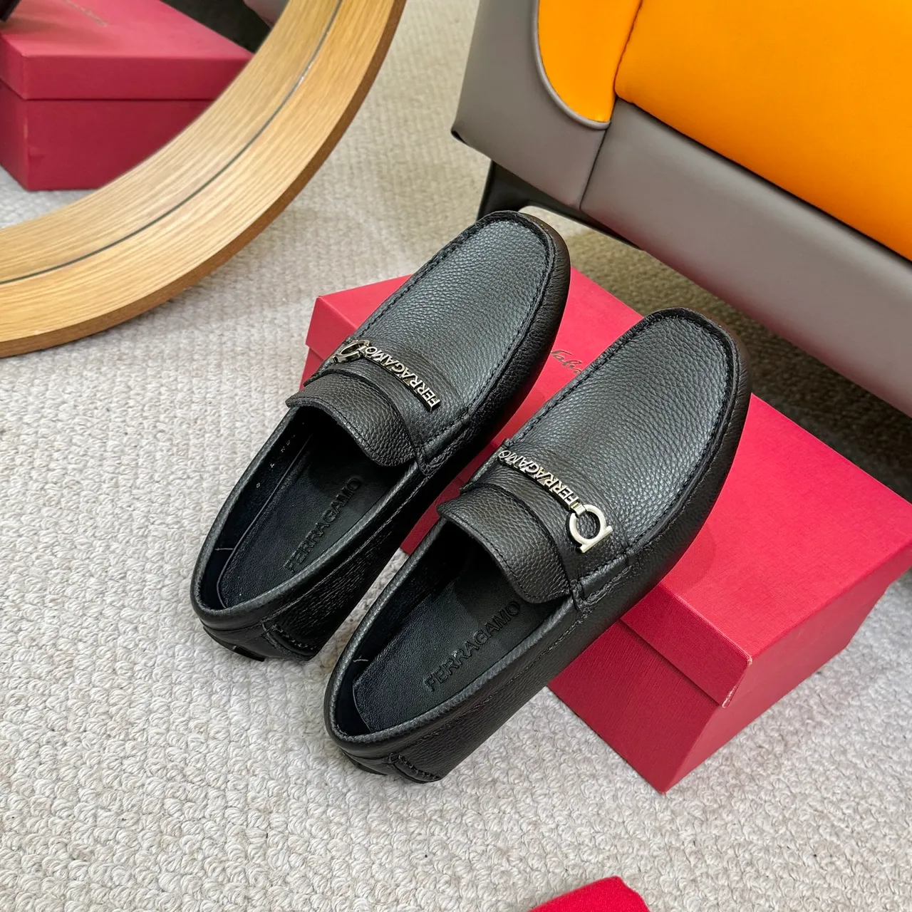 Salvatore Ferragamo Gancini Mocassins en Cuir Noir Texturé 9