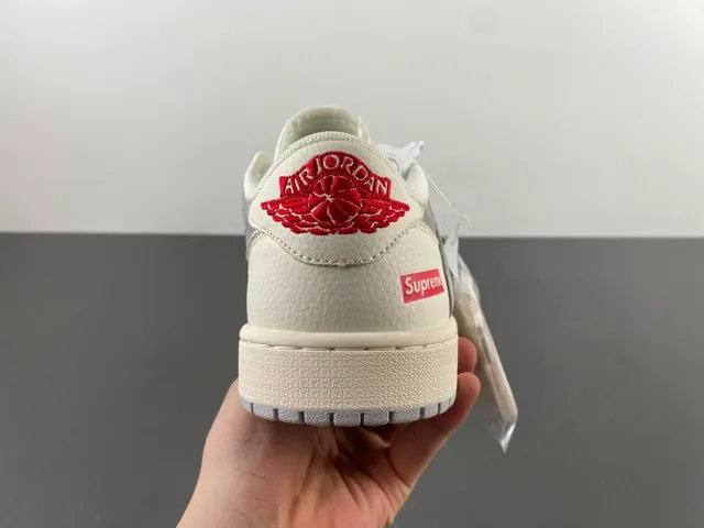 Supreme Script Logo Tênis Lifestyle de Suede e Couro Low-Top 4