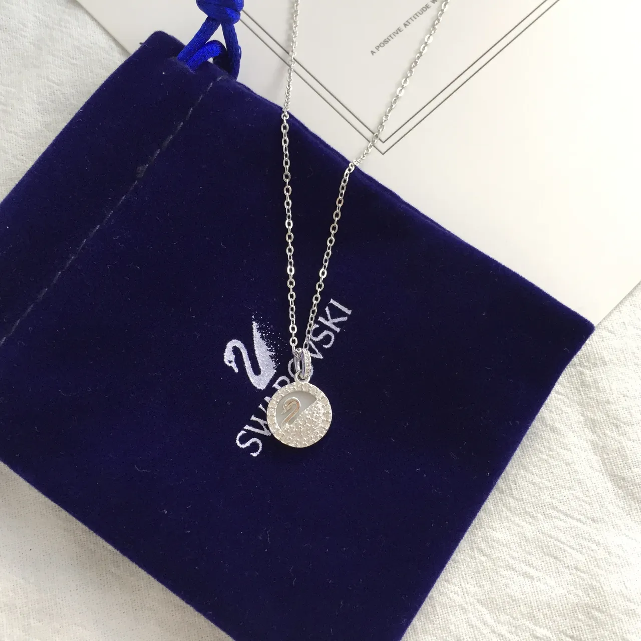 Swarovski Chaîne Argentée Bleue Ronde Cristal Embellished Pendentif Collier 4